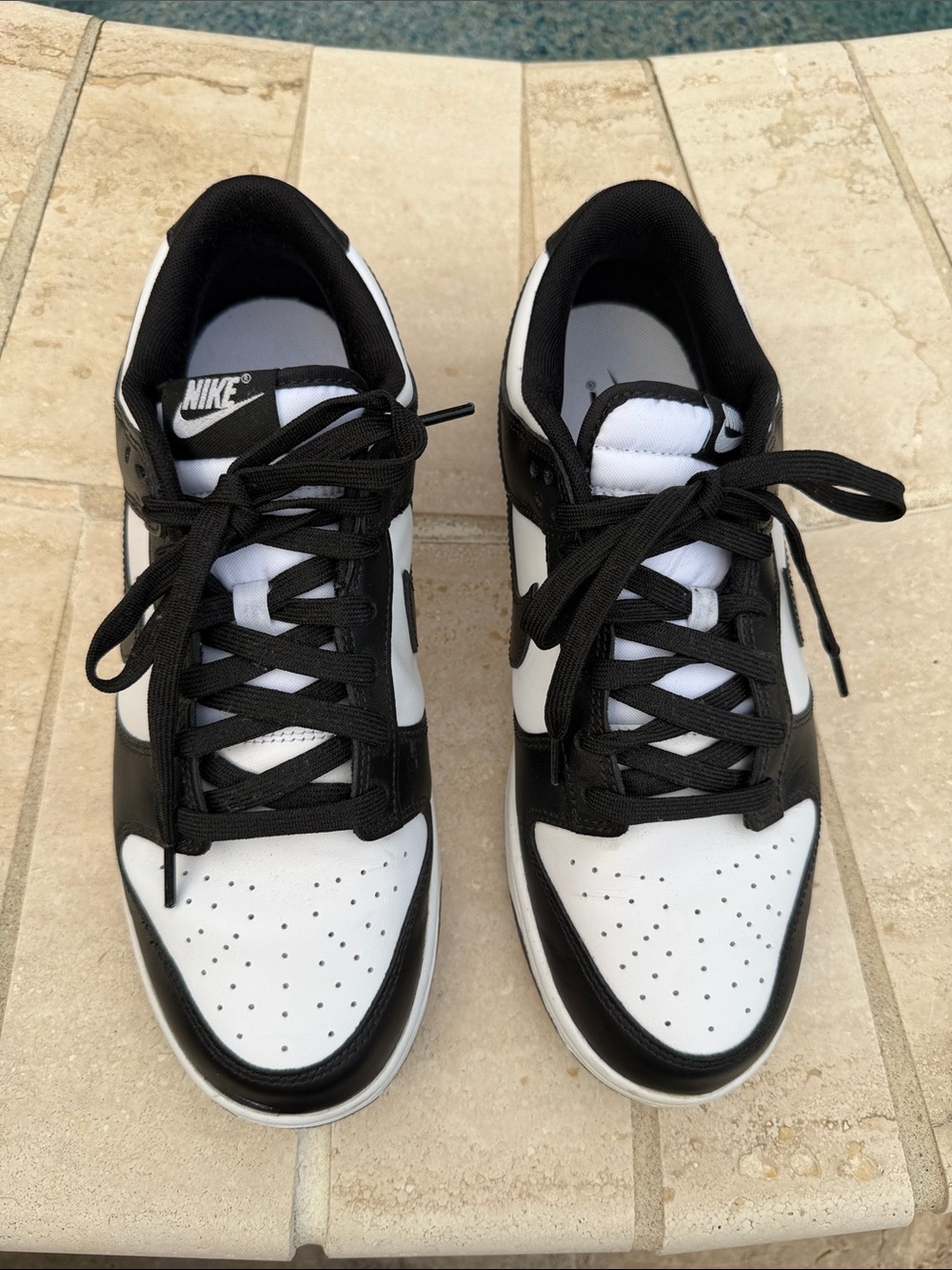 Nike Men’s Black and White Low-Top Sneakers Size 10